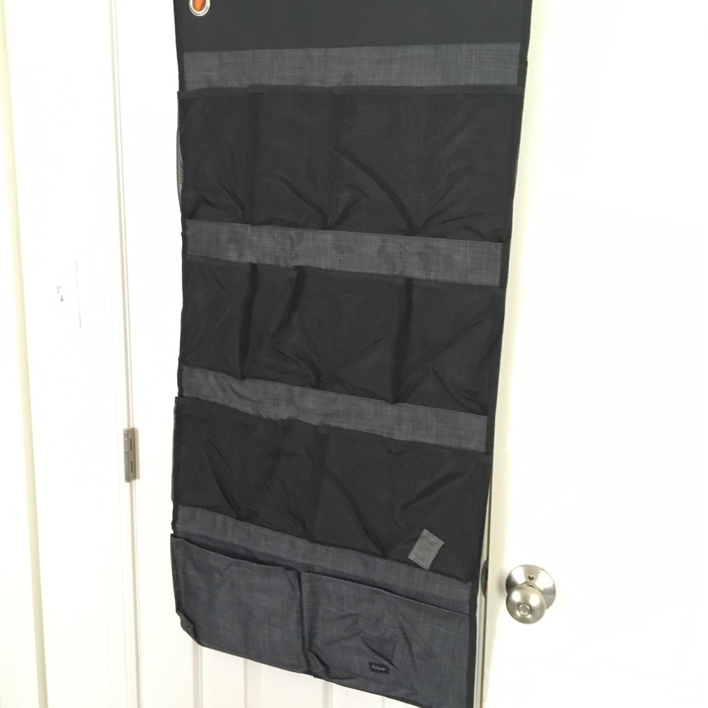 NWT 31 hang-up Space saver